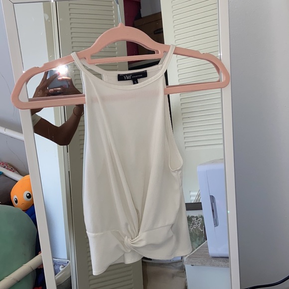 White/crème colored tank top with a small knot at the bottom. - Picture 5 of 5